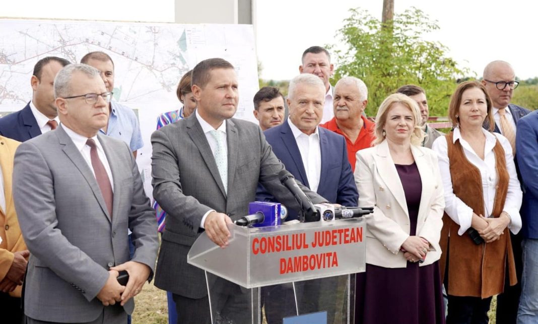 Șeful CJ Dâmbovița anunță construirea unei centuri la Titu. Se fac centuri la Târgoviște, Pucioasa-Fieni, Moreni și Găești: Ne-am propus o infrastructură modernă în jurul tuturor centrelor urbane din județul Dâmbovița Șeful CJ Dâmbovița anunță construirea unei centuri la Titu. Se fac centuri la Târgoviște, Pucioasa-Fieni, Moreni și Găești: Ne-am propus o infrastructură modernă în jurul tuturor centrelor urbane din județul Dâmbovița