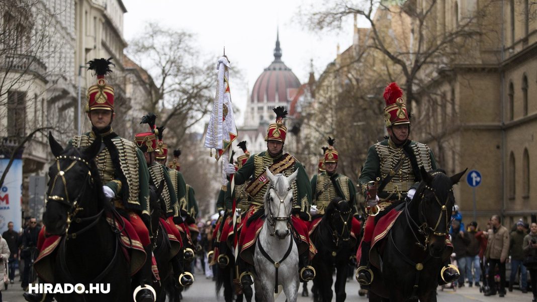 Viktor Orbán de Ziua Maghiarilor de Pretutindeni: Noi, maghiarii, preferăm mai degrabă să trăim în libertate decât să murim pentru ea Viktor Orbán de Ziua Maghiarilor de Pretutindeni: Noi, maghiarii, preferăm mai degrabă să trăim în libertate decât să murim pentru ea