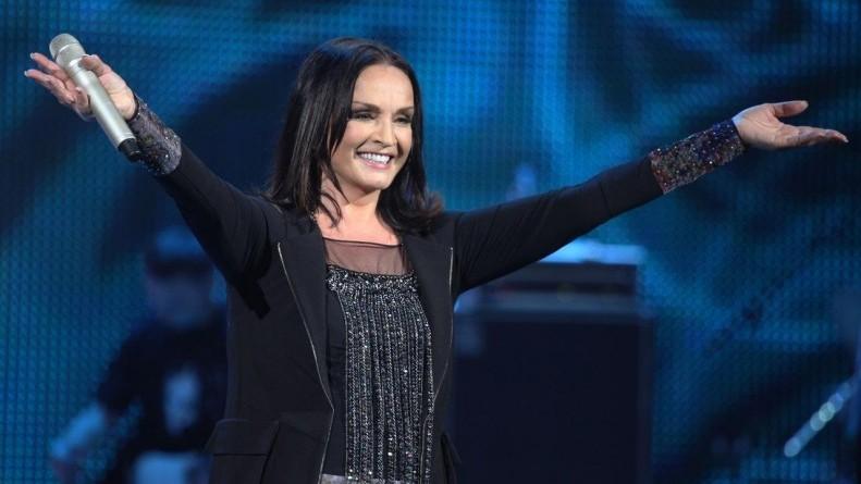În plin scandal privind drepturile românilor din Ucraina, celebra Sofia Rotaru a pus pe facebook piese cântate de ea în limba română În plin scandal privind drepturile românilor din Ucraina, celebra Sofia Rotaru a pus pe facebook piese cântate de ea în limba română
