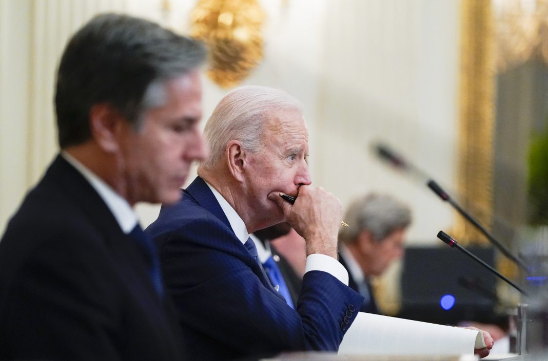 10 membri ai familiei Biden și asociații său au primit transferuri bancare din România. Cazul anchetat de Comisia de Supraveghere a Camerei Reprezentanților 10 membri ai familiei Biden și asociații său au primit transferuri bancare din România. Cazul anchetat de Comisia de Supraveghere a Camerei Reprezentanților