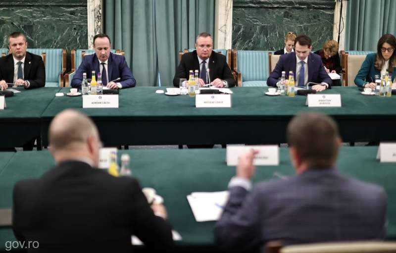 Premierul Ciucă la întâlnirea cu reprezentanții Asociației Române a Băncilor: Este nevoie de instrumente financiar-bancare capabile să vină în completarea fondurilor europene pentru cei care vor să investească Premierul Ciucă la întâlnirea cu reprezentanții Asociației Române a Băncilor: Este nevoie de instrumente financiar-bancare capabile să vină în completarea fondurilor europene pentru cei care vor să investească