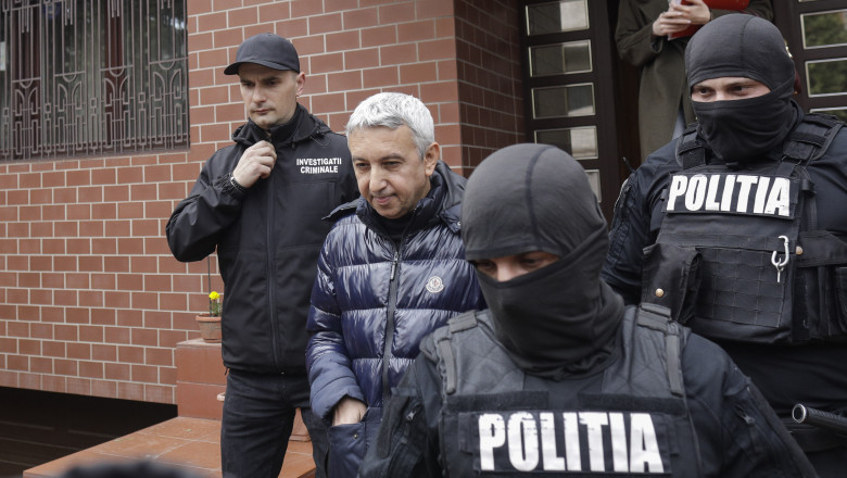 Dan Diaconescu a fost condamnat la 8 ani şi 4 luni de închisoare, pentru act sexual cu un minor. Decizia nu e definitivă Dan Diaconescu a fost condamnat la 8 ani şi 4 luni de închisoare, pentru act sexual cu un minor. Decizia nu e definitivă