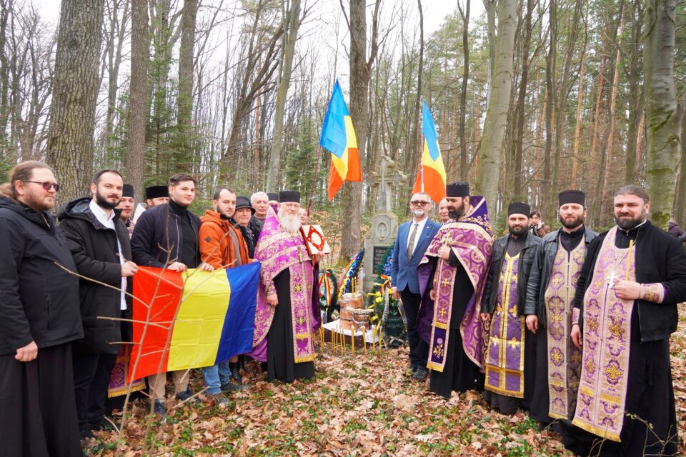 Redactorul șef al Monitorului Bucovinean face noi dezvăluiri despre mizeriile ucrainienilor la comemorarea masacrului de la Fântâna Albă Redactorul șef al Monitorului Bucovinean face noi dezvăluiri despre mizeriile ucrainienilor la comemorarea masacrului de la Fântâna Albă