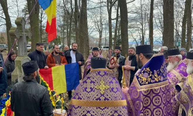 Ucrainienii i-au umilit pe români la comemorarea victimelor Masacrului de la Fântâna Albă Ucrainienii i-au umilit pe români la comemorarea victimelor Masacrului de la Fântâna Albă