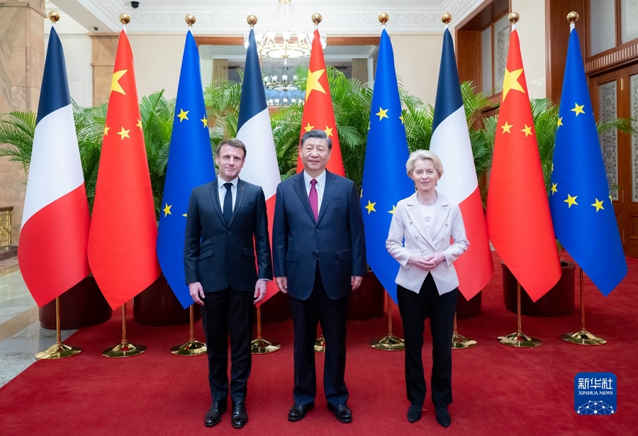 Adrian Năstase despre vizita Macron-Leyen în China: Chestiunea sancțiunilor pentru China este o temă pentru fraieri (spre exemplu, România). Iată, Franța a „înăsprit” sancțiunile pentru China, semnând un acord de 17 miliarde de dolari Adrian Năstase despre vizita Macron-Leyen în China: Chestiunea sancțiunilor pentru China este o temă pentru fraieri (spre exemplu, România). Iată, Franța a „înăsprit” sancțiunile pentru China, semnând un acord de 17 miliarde de dolari