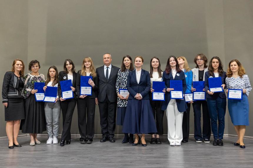 Premierul Ciucă: Educaţia, alături de sănătate, trebuie să rămână „pilonii pe care România se va dezvolta Premierul Ciucă: Educaţia, alături de sănătate, trebuie să rămână „pilonii pe care România se va dezvolta