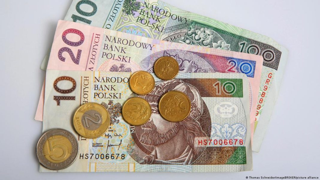 Jocul monedelor est europene: Forintul ungar s-a apreciat cu 10% față de dolar anul acesta, coroana cehească, zlotul polonez și leul românesc nu sunt nici ele departe Jocul monedelor est europene: Forintul ungar s-a apreciat cu 10% față de dolar anul acesta, coroana cehească, zlotul polonez și leul românesc nu sunt nici ele departe