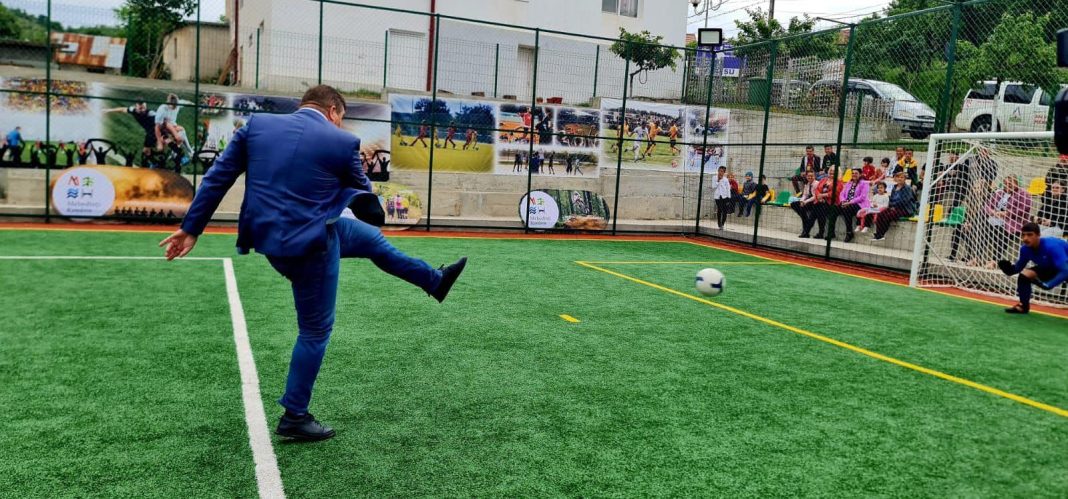TEREN DE FOTBAL PENTRU COPIII DIN CIREȘU TEREN DE FOTBAL PENTRU COPIII DIN CIREȘU
