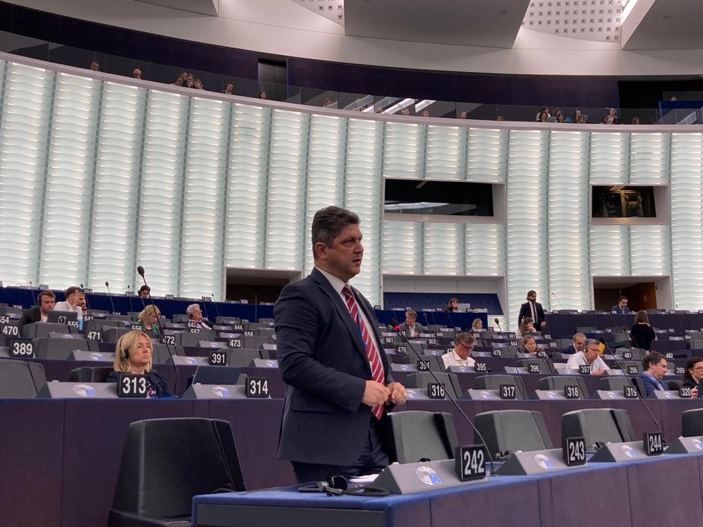 Titus Corlățean: I-am cerut ministrului Szijjártó ca Ungaria și guvernul de la Budapesta să adopte în sfârșit, după atâția ani, deciziile necesare pentru a asigura reprezentarea reală a etnicilor români și a celorlalte minorități naționale din Ungaria în Parlamentul ungar Titus Corlățean: I-am cerut ministrului Szijjártó ca Ungaria și guvernul de la Budapesta să adopte în sfârșit, după atâția ani, deciziile necesare pentru a asigura reprezentarea reală a etnicilor români și a celorlalte minorități naționale din Ungaria în Parlamentul ungar