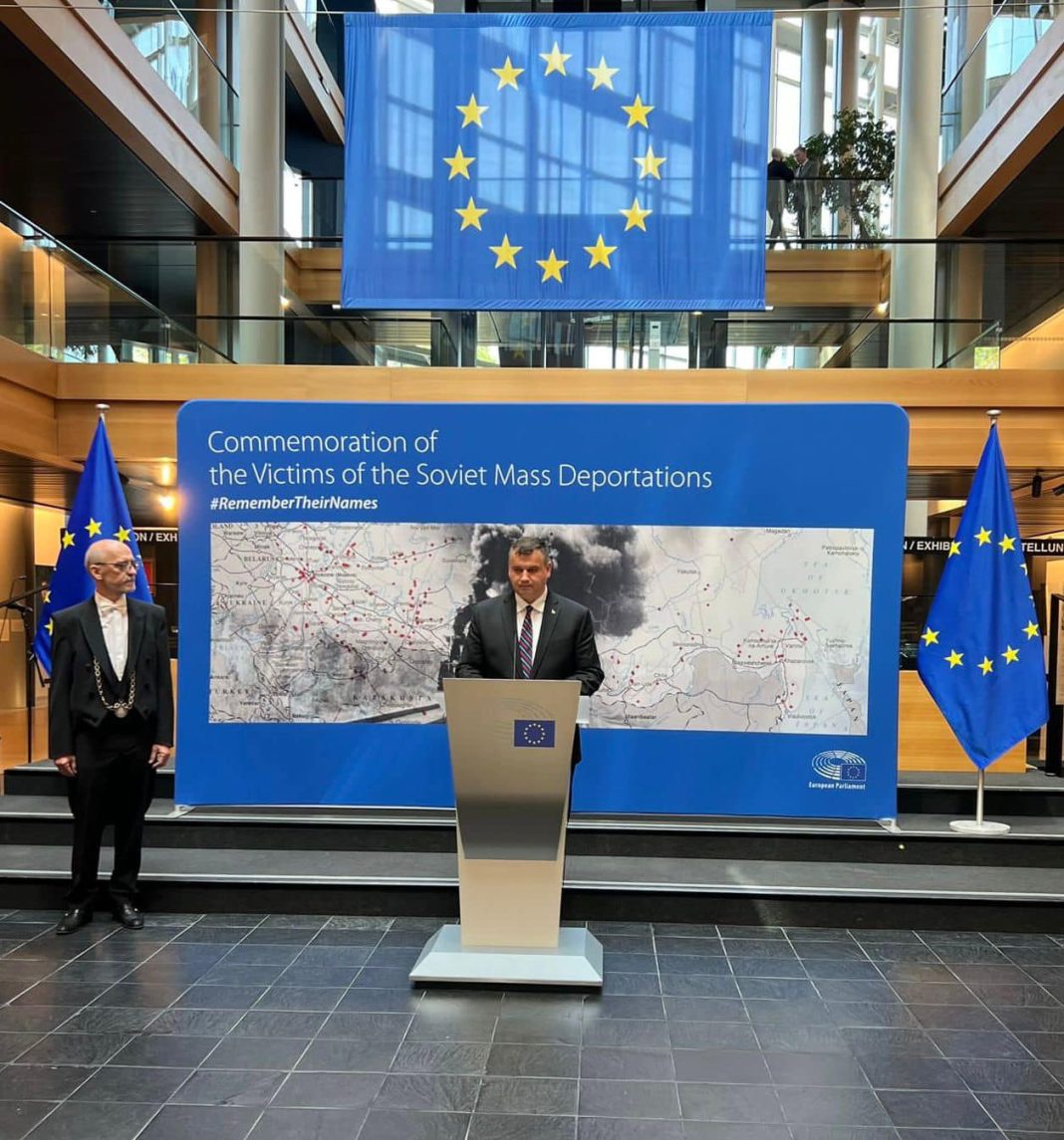 Tomac: Parlamentul European a adus astăzi un omagiu tuturor victimelor regimului criminal stalinist deportate din teritoriile anexate la URSS după Pactul Ribbentrop-Molotov Tomac: Parlamentul European a adus astăzi un omagiu tuturor victimelor regimului criminal stalinist deportate din teritoriile anexate la URSS după Pactul Ribbentrop-Molotov