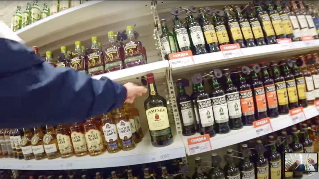 VIDEO: Care sunt prețurile în Rusia. Un vlogger moldovean la Moscova: Vodka mai ieftină ca ceapa VIDEO: Care sunt prețurile în Rusia. Un vlogger moldovean la Moscova: Vodka mai ieftină ca ceapa