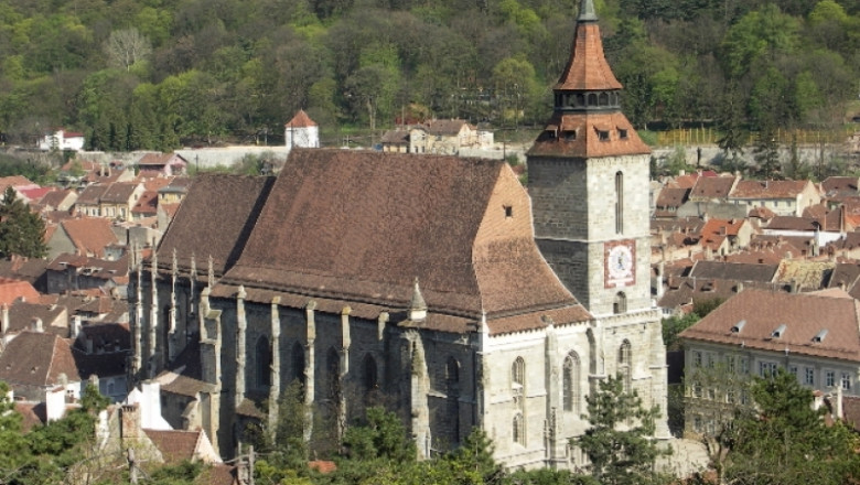 Președintele Parlamentului Ungariei la primă slujbă în limba maghiară din Biserica Neagră din Brașov: Negarea creştinismului şi anticreştinismul ucid Europa Președintele Parlamentului Ungariei la primă slujbă în limba maghiară din Biserica Neagră din Brașov: Negarea creştinismului şi anticreştinismul ucid Europa