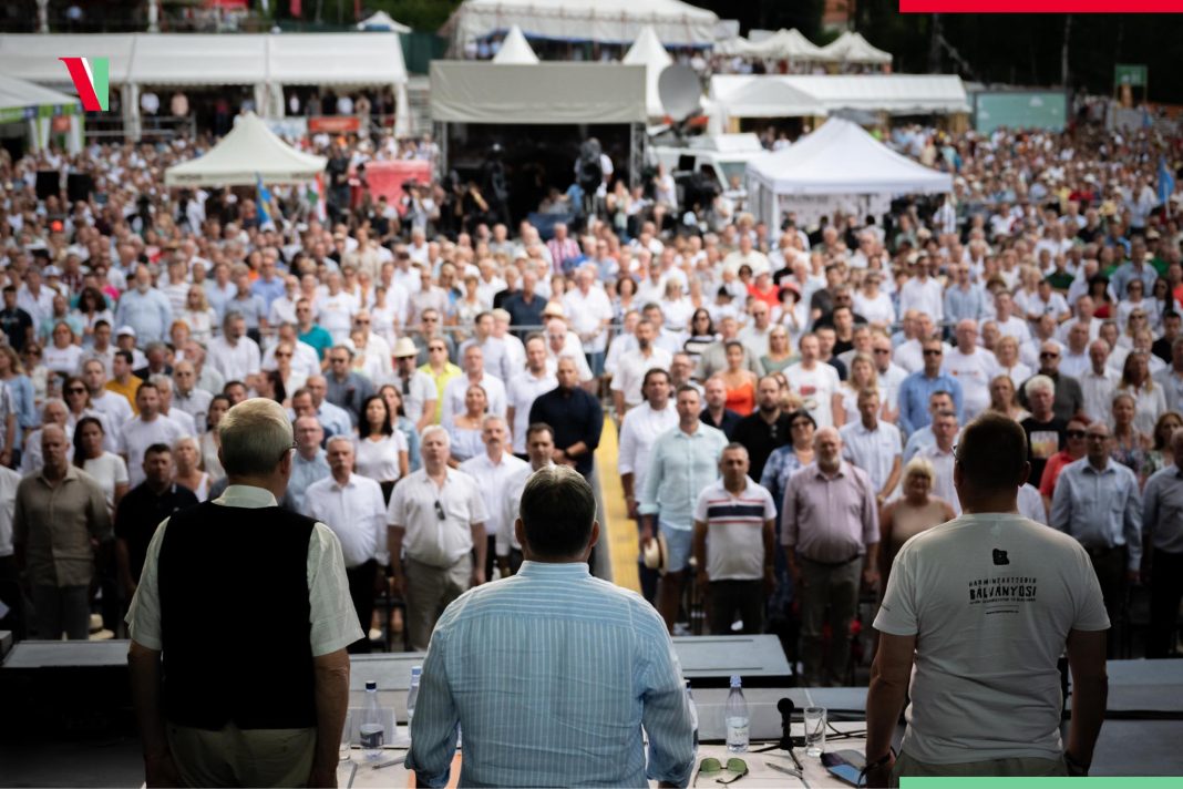 Liderii organizaţiilor „Calea Neamului” şi „Frăţia Ortodoxă”: Astăzi, pentru câteva ore, la Băile Tuşnad a fost Regiunea Autonomă Maghiară, nu am mai avut preşedinte român, nu am mai avut prim-ministru român, prim-ministru a fost Viktor Orban Liderii organizaţiilor „Calea Neamului” şi „Frăţia Ortodoxă”: Astăzi, pentru câteva ore, la Băile Tuşnad a fost Regiunea Autonomă Maghiară, nu am mai avut preşedinte român, nu am mai avut prim-ministru român, prim-ministru a fost Viktor Orban