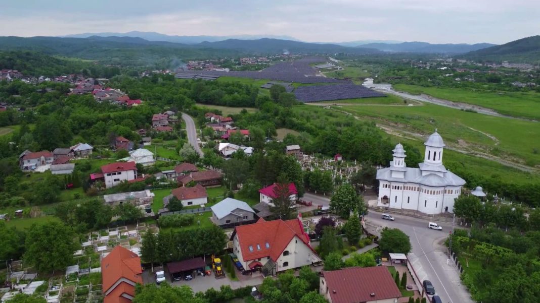Șeful CJ Dâmbovița anunță construirea celui mai mare parc fotovoltaic din județ și unul dintre cele mai mari din Regiunea Sud-Muntenia Șeful CJ Dâmbovița anunță construirea celui mai mare parc fotovoltaic din județ și unul dintre cele mai mari din Regiunea Sud-Muntenia