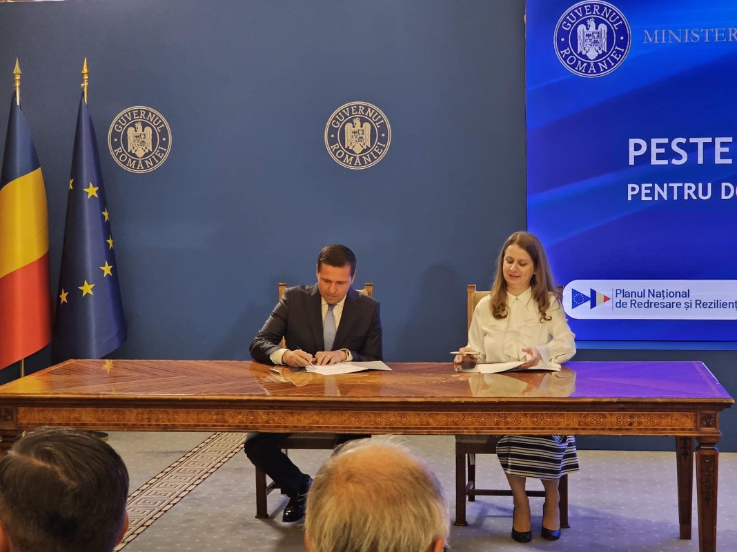Șeful CJ Dâmbovița: Am semnat la Guvernul României unul dintre cele mai consistente contracte de finanțare a învățământului dâmbovițean Șeful CJ Dâmbovița: Am semnat la Guvernul României unul dintre cele mai consistente contracte de finanțare a învățământului dâmbovițean