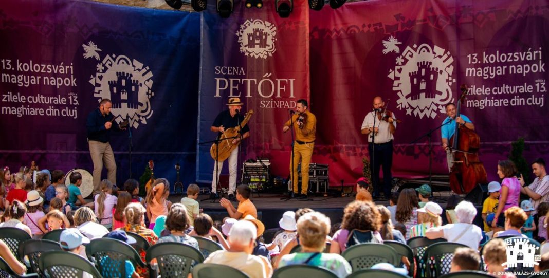 Organizatorul Zilelor Culturii Maghiare din Cluj: Cluj-Napoca este format în primul rând de maghiarii care locuiesc în acesta, nu de străzile şi pieţele sale Organizatorul Zilelor Culturii Maghiare din Cluj: Cluj-Napoca este format în primul rând de maghiarii care locuiesc în acesta, nu de străzile şi pieţele sale