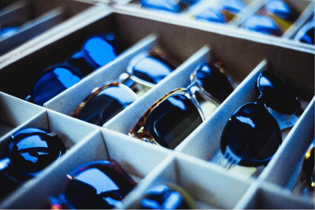 7 articole esențiale pentru o garderobă de vară perfectă glasses
