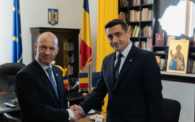 Deputatul PNL Alexandru Muraru critică întâlnirea ambasadorului Israelului cu George Simion. Reuven Azar: Înţelegem scepticismul, legat de ce s-a întâmplat în trecut, dar cred că aici avem o şansă importantă de a schimba cursul şi de a crea o situaţie în care toate partidele principale din România să fie de acord cu aceste principii Deputatul PNL Alexandru Muraru critică întâlnirea ambasadorului Israelului cu George Simion. Reuven Azar: Înţelegem scepticismul, legat de ce s-a întâmplat în trecut, dar cred că aici avem o şansă importantă de a schimba cursul şi de a crea o situaţie în care toate partidele principale din România să fie de acord cu aceste principii