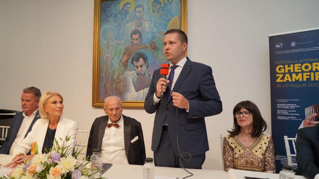 Corneliu Ștefan, președintele CJ Dâmbovița: Facem prea puțin pentru ceea ce merită Maestrul Gheorghe Zamfir Corneliu Ștefan, președintele CJ Dâmbovița: Facem prea puțin pentru ceea ce merită Maestrul Gheorghe Zamfir