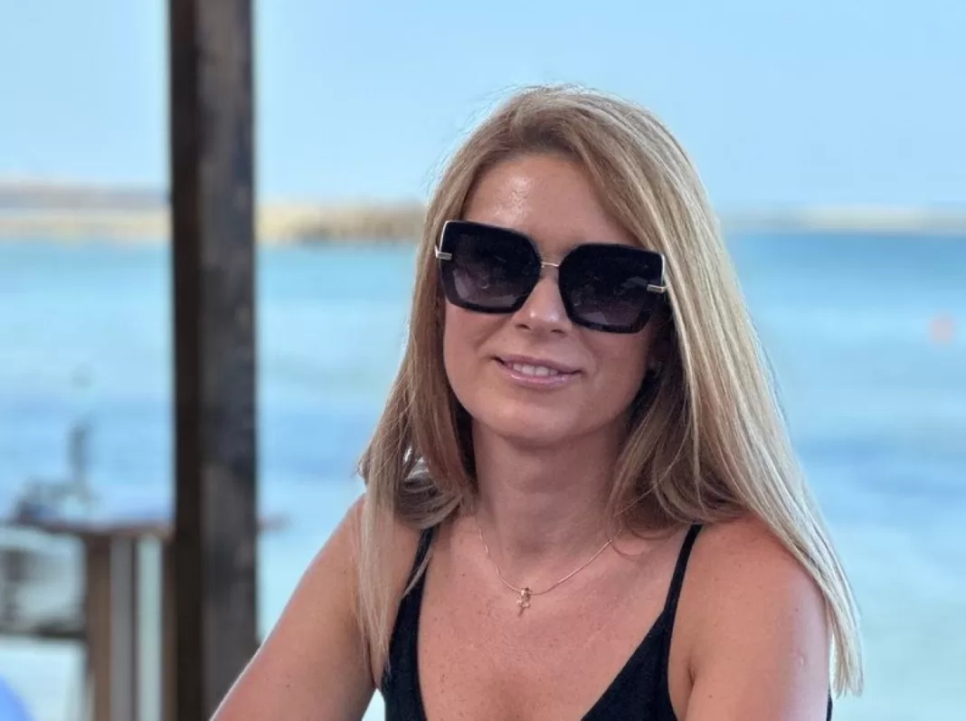 Blonda Baronului Galben din Mangalia: 5 apartamente și un teren într-un an Blonda Baronului Galben din Mangalia: 5 apartamente și un teren într-un an