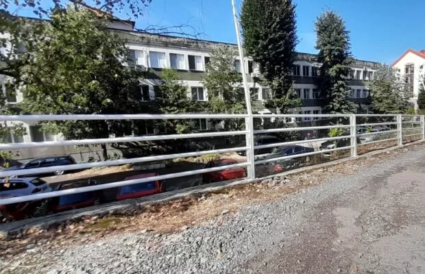 S-a furat gardul din spatele spitalului județean din Reșița S-a furat gardul din spatele spitalului județean din Reșița