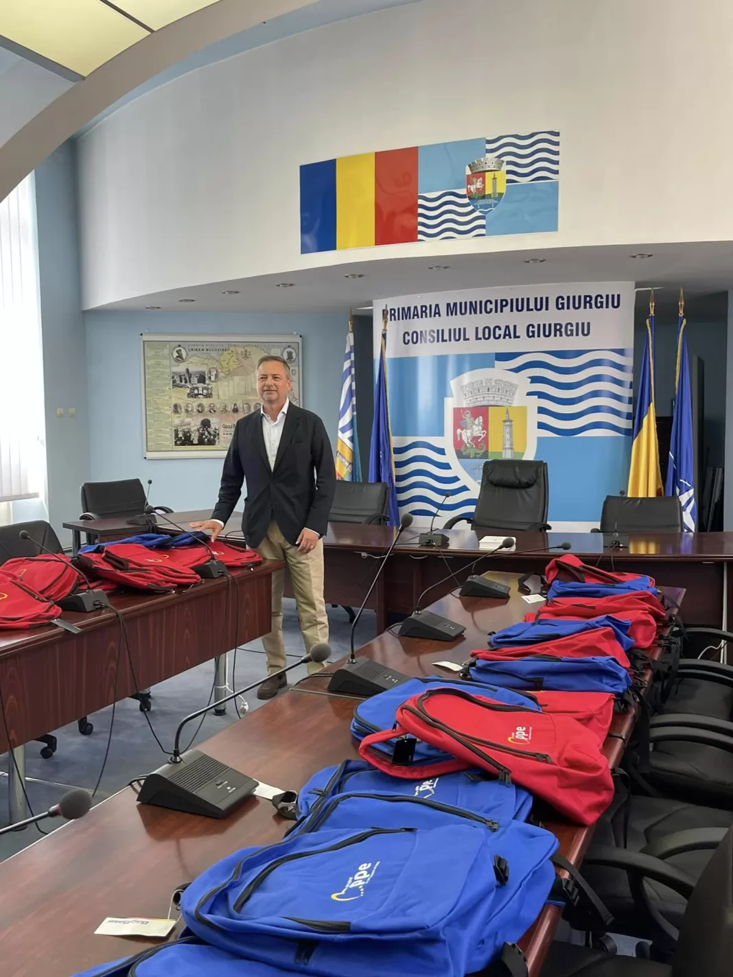 Președintele PNL Giurgiu, europarlamentarul Dan Motreanu, a împărțit 324 de ghiozdane și rechizite pentru copiii cu burse sociale din municipiul Giurgiu Președintele PNL Giurgiu, europarlamentarul Dan Motreanu, a împărțit 324 de ghiozdane și rechizite pentru copiii cu burse sociale din municipiul Giurgiu