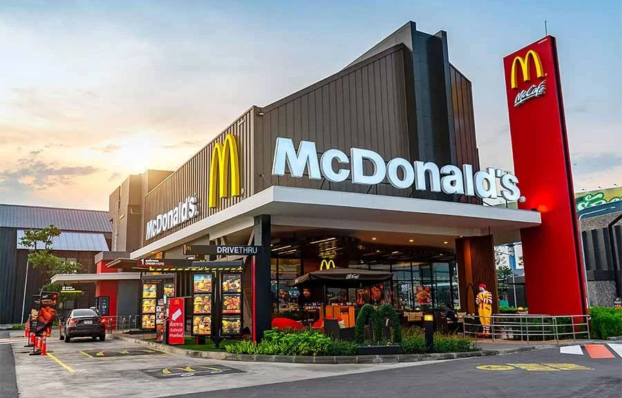În ciuda creșterii inflației, românii au mâncat cu 22% mai mult de la McDonald’s În ciuda creșterii inflației, românii au mâncat cu 22% mai mult de la McDonald’s