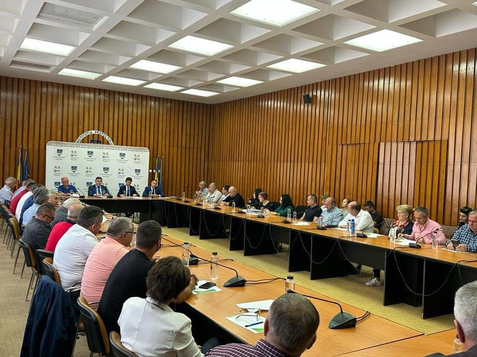 La Consiliul Județean Mehedinți, a avut loc o întâlnire între reprezentanții celor mai importante instituții la nivel central, în gestionarea fondurilor europene pentru mediul rural La Consiliul Județean Mehedinți, a avut loc o întâlnire între reprezentanții celor mai importante instituții la nivel central, în gestionarea fondurilor europene pentru mediul rural