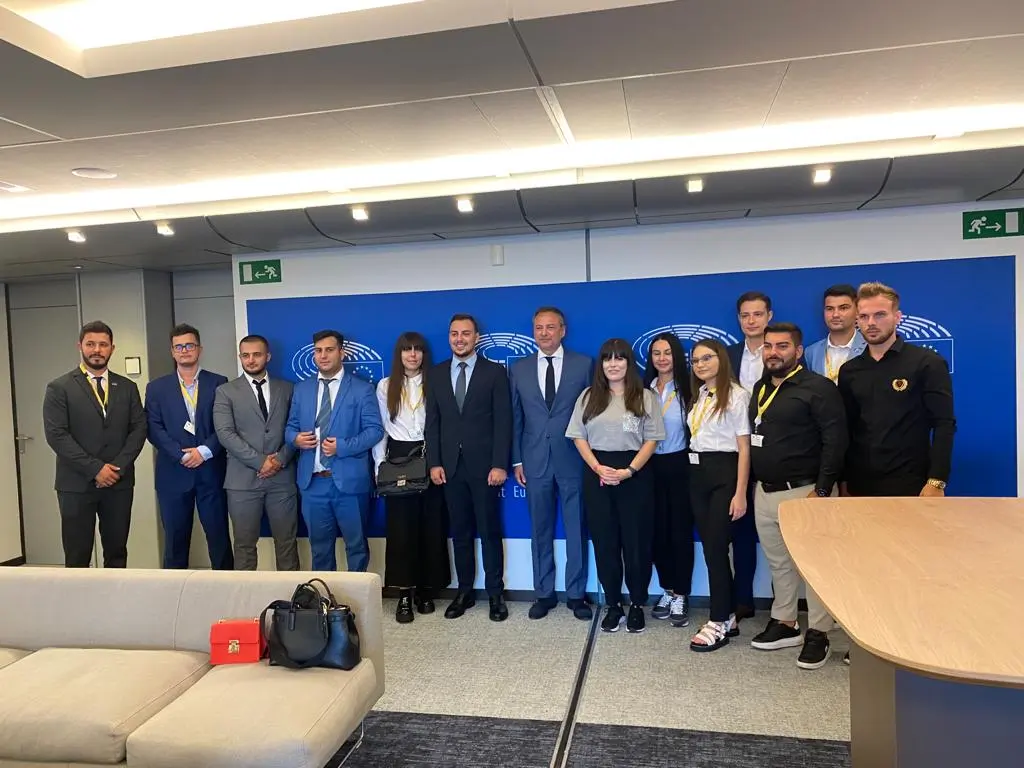 Motreanu: 800 de tineri din toate țările UE participă la Bruxelles la „Săptămâna Tineretului” organizată de Grupul PPE Motreanu: 800 de tineri din toate țările UE participă la Bruxelles la „Săptămâna Tineretului” organizată de Grupul PPE