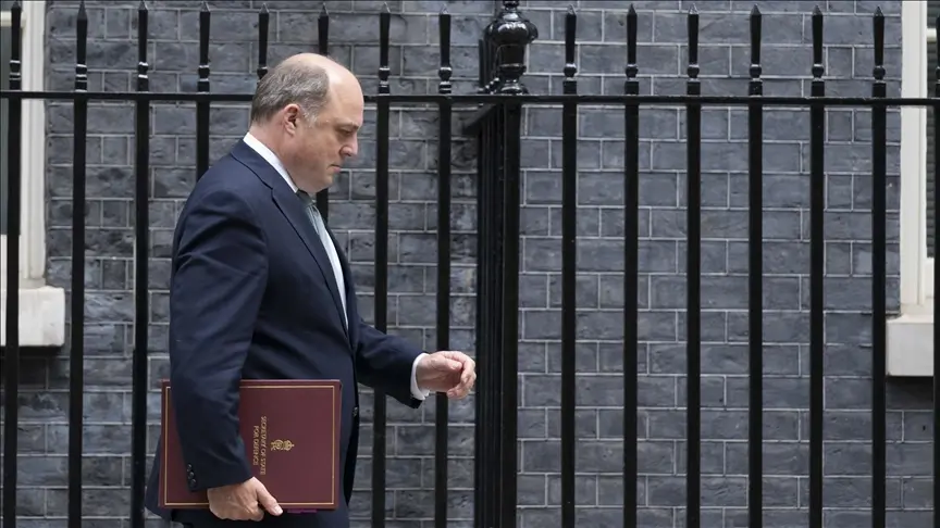 Culisele debarcării ministrului britanic al Apărării: Nu a vrut un contract de armament cu americanii Culisele debarcării ministrului britanic al Apărării: Nu a vrut un contract de armament cu americanii