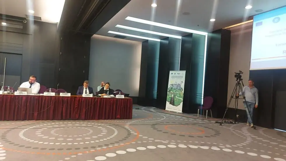 Uniunea Națională a Consiliilor Județene din România (UNCJR), reprezentată de președintele Consiliului Județean Mehedinți și membru titular al CM POR, Georgescu Aladin, participă zilele acestea la Reuniunea Comitetului de Monitorizare a Programului Operațional Regional 2014-2020 (CM POR) Uniunea Națională a Consiliilor Județene din România (UNCJR), reprezentată de președintele Consiliului Județean Mehedinți și membru titular al CM POR, Georgescu Aladin, participă zilele acestea la Reuniunea Comitetului de Monitorizare a Programului Operațional Regional 2014-2020 (CM POR)