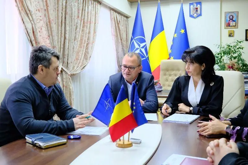 Baroneasa roșie de Botoșani a făcut jocurile ca vicele CJ să își angajeze consilieră pe fiica vecinilor Baroneasa roșie de Botoșani a făcut jocurile ca vicele CJ să își angajeze consilieră pe fiica vecinilor