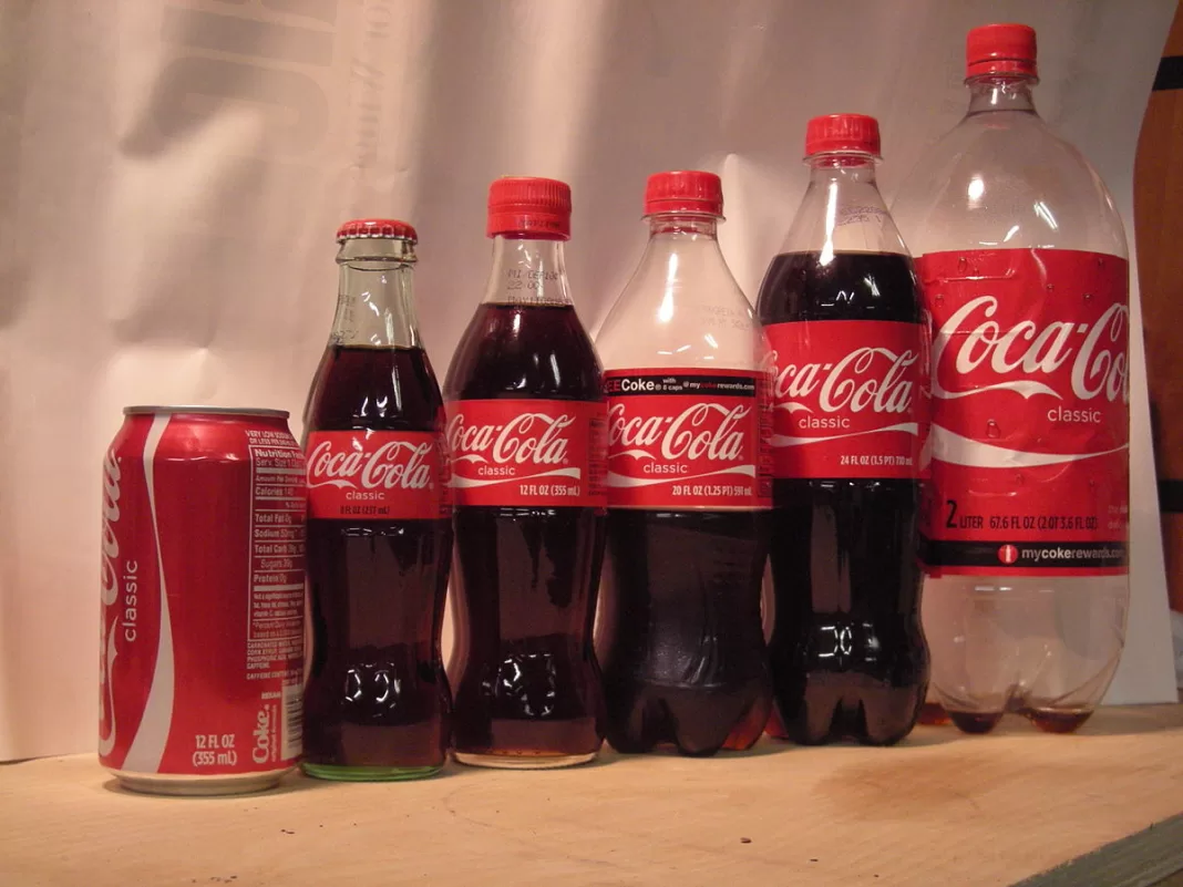 După ce Ciolacu a promis că supraimpozitarea produselor cu zahăr se va întoarce la Coca Cola ca ajutor de stat, șeful Coca Cola se plânge că prețurile vor crește cu 15-25% După ce Ciolacu a promis că supraimpozitarea produselor cu zahăr se va întoarce la Coca Cola ca ajutor de stat, șeful Coca Cola se plânge că prețurile vor crește cu 15-25%
