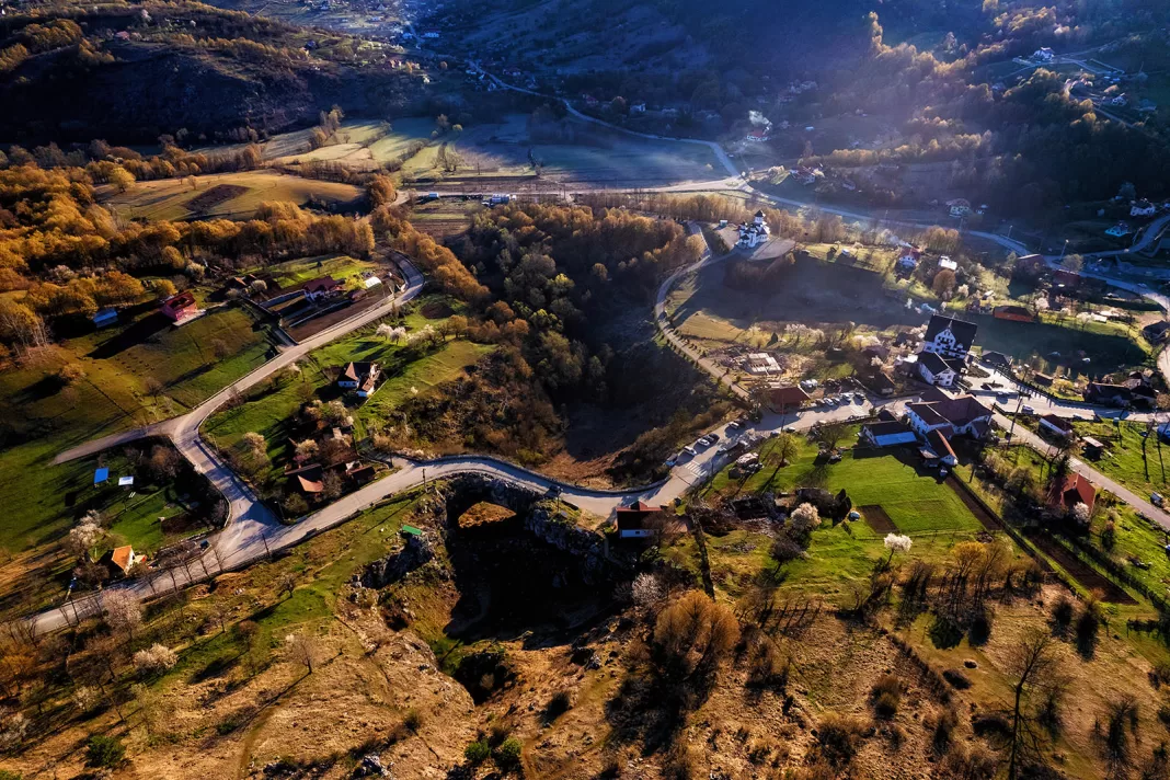 Planuri pentru Geoparcul Platoul Mehedinți Planuri pentru Geoparcul Platoul Mehedinți