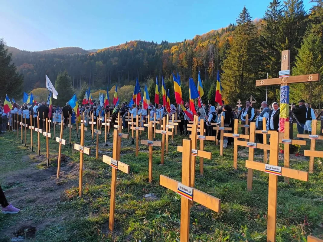 Ambasadorul român la Budapesta a promis la MAE ungar că va lua atitudine împotriva „profanării” cimitirului din Valea Uzului. Ungaria: „Extremişti români au săpat printre mormintele eroilor decedaţi şi au organizat picnicuri” Ambasadorul român la Budapesta a promis la MAE ungar că va lua atitudine împotriva „profanării” cimitirului din Valea Uzului. Ungaria: „Extremişti români au săpat printre mormintele eroilor decedaţi şi au organizat picnicuri”