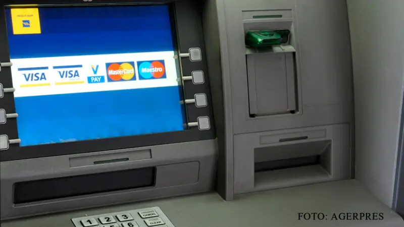 Limitarea numerarului va duce la o evaziune mai mare: „Când un comerciant cumpără cu card la alt comerciant, comisionul este de 3%. Este enorm. Imaginaţi-vă 3% pe toate tranzacţiile bancare care se fac. Este o metodă prin care se bagă bani în buzunar băncilor, bani pe care, evident, comerciantul o să-i pună în preţul produselor” Limitarea numerarului va duce la o evaziune mai mare: „Când un comerciant cumpără cu card la alt comerciant, comisionul este de 3%. Este enorm. Imaginaţi-vă 3% pe toate tranzacţiile bancare care se fac. Este o metodă prin care se bagă bani în buzunar băncilor, bani pe care, evident, comerciantul o să-i pună în preţul produselor”