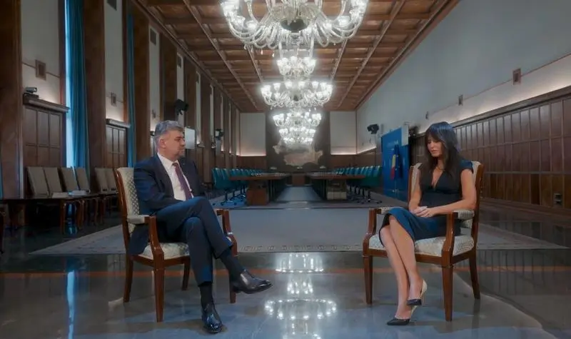 Nevasta omului lui Grindeanu dă de pământ cu Dana Budeanu după „interviul” cu Ciolacu: Ți se văd trandafirii de pe card Nevasta omului lui Grindeanu dă de pământ cu Dana Budeanu după „interviul” cu Ciolacu: Ți se văd trandafirii de pe card
