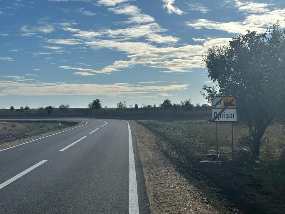 LUCRĂRILE PE DRUMUL JUDEȚEAN DINTRE OPRIȘOR ȘI PLENIȚA AU FOST FINALIZATE LUCRĂRILE PE DRUMUL JUDEȚEAN DINTRE OPRIȘOR ȘI PLENIȚA AU FOST FINALIZATE