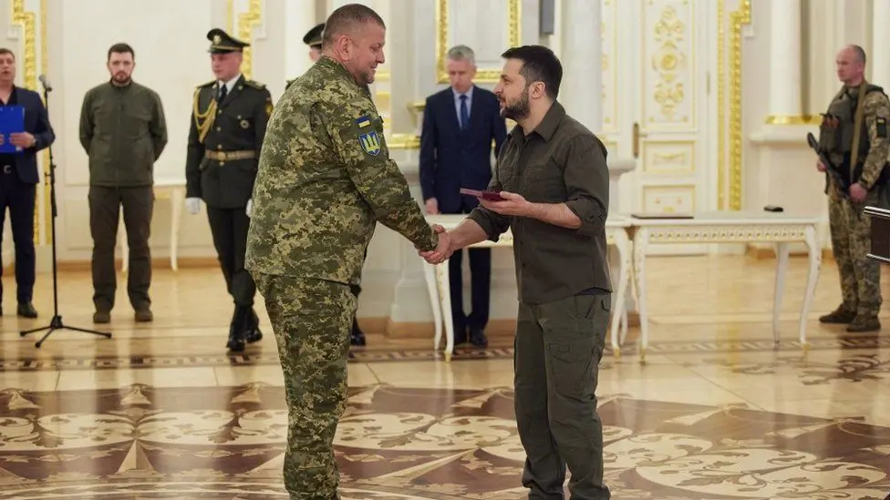 Războiul lui Zelenski cu șeful Armatei ucrainiene Războiul lui Zelenski cu șeful Armatei ucrainiene