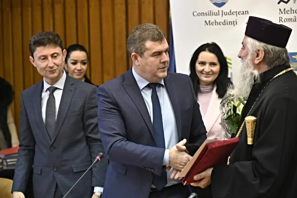 ÎPS IRINEU, MITROPOLITUL OLTENIEI, ESTE CETĂȚEAN DE ONOARE AL JUDEȚULUI MEHEDINȚI ÎPS IRINEU, MITROPOLITUL OLTENIEI, ESTE CETĂȚEAN DE ONOARE AL JUDEȚULUI MEHEDINȚI