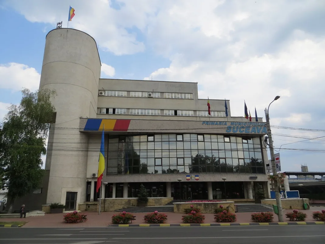 Cum s-au „redus” posturile la Primăria Suceava: Din 14 directori s-au făcut 15 Cum s-au „redus” posturile la Primăria Suceava: Din 14 directori s-au făcut 15