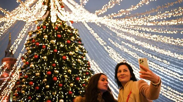 Fosta asistentă a lui Biden s-a fotografiat la Moscova Fosta asistentă a lui Biden s-a fotografiat la Moscova