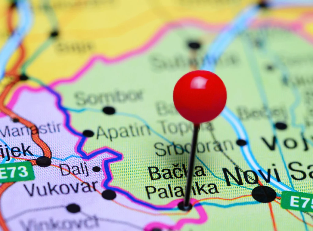 O navă germană cu 1000 de tone de îngrășământ de azot s-a scufundat la kilometrul 1296 pe Dunăre lângă Novi Sad. Barja care o remorca era românească O navă germană cu 1000 de tone de îngrășământ de azot s-a scufundat la kilometrul 1296 pe Dunăre lângă Novi Sad. Barja care o remorca era românească