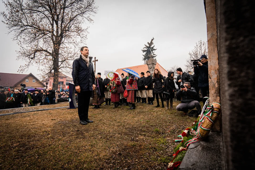 Fost ministru UDMR: Degeaba bombardează Ținutul Secuiesc cu cuvinte, mesaje șovine, și proiecte legislative generalii Siskovich de astăzi, care strigă de la pupitrul parlamentului, negând existența noastră. Nu vor reuși Fost ministru UDMR: Degeaba bombardează Ținutul Secuiesc cu cuvinte, mesaje șovine, și proiecte legislative generalii Siskovich de astăzi, care strigă de la pupitrul parlamentului, negând existența noastră. Nu vor reuși