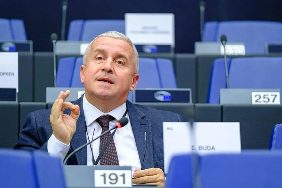 Europarlamentarul PNL Daniel Buda a solicitat Comisiei Europene să poată sprijini fermierii cu noi resurse financiare pentru a rezolva problemele celor care au ieșit în stradă Europarlamentarul PNL Daniel Buda a solicitat Comisiei Europene să poată sprijini fermierii cu noi resurse financiare pentru a rezolva problemele celor care au ieșit în stradă