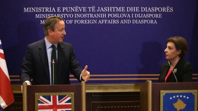 Ministrul de externe britanic a promis Kosovo că va fi recunoscută de țările care nu au făcut-o. Printre acestea este și România. Reacție dură a Serbiei Ministrul de externe britanic a promis Kosovo că va fi recunoscută de țările care nu au făcut-o. Printre acestea este și România. Reacție dură a Serbiei