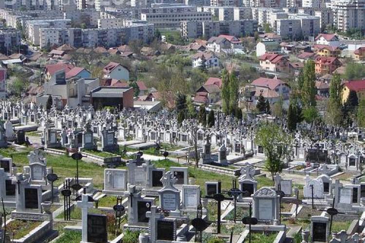 Alin Coleșa, deputat AUR de Cluj: Primăria Cluj-Napoca și cimitirele – o afacere tenebroasă Alin Coleșa, deputat AUR de Cluj: Primăria Cluj-Napoca și cimitirele – o afacere tenebroasă