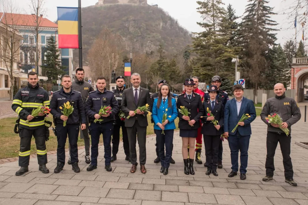 Prefectul liberal de Hunedoara și-a trecut pe persoană fizică reprezentanții Inspectoratului pentru Situații de Urgență, ai Direcției Generale Anticorupție, ai Inspectoratului de Poliție al județului și ai Inspectoratului Județean de Jandarmi Prefectul liberal de Hunedoara și-a trecut pe persoană fizică reprezentanții Inspectoratului pentru Situații de Urgență, ai Direcției Generale Anticorupție, ai Inspectoratului de Poliție al județului și ai Inspectoratului Județean de Jandarmi
