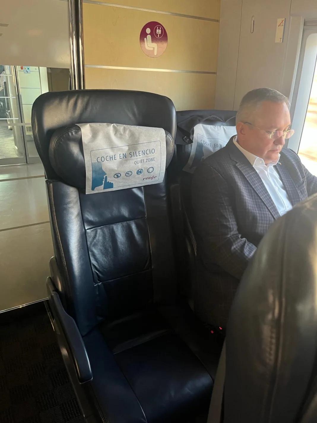 Ciucă și liderii PNL cu trenul la Madrid: Acordul privind dubla cetăţenie le va permite celor peste un milion de români din Spania să obţină cetăţenia spaniolă fără a renunţa la cea română Ciucă și liderii PNL cu trenul la Madrid: Acordul privind dubla cetăţenie le va permite celor peste un milion de români din Spania să obţină cetăţenia spaniolă fără a renunţa la cea română