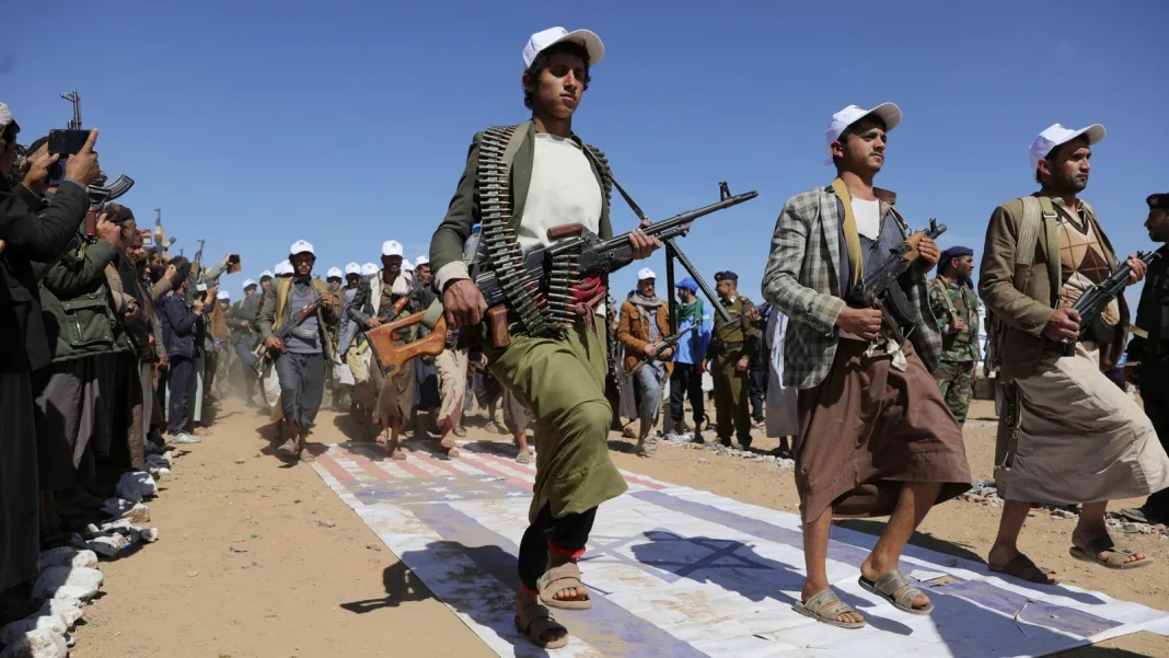 Houthi a capturat arhipelagul Hanish din sudul Mării Roșii după ce săptămâna trecută a cucerit întreag coastă a Mării Roșii din Yemen, a teritoriilor adiacente strâmtorii Bab el-Mandeb și a insulelor Perim și Zuqar Houthi a capturat arhipelagul Hanish din sudul Mării Roșii după ce săptămâna trecută a cucerit întreag coastă a Mării Roșii din Yemen, a teritoriilor adiacente strâmtorii Bab el-Mandeb și a insulelor Perim și Zuqar